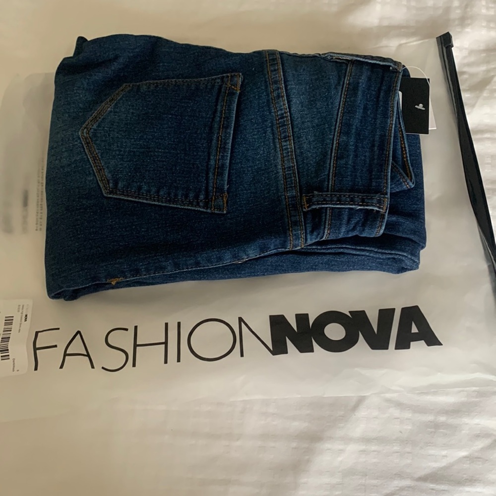 never been worn fashion nova jeans